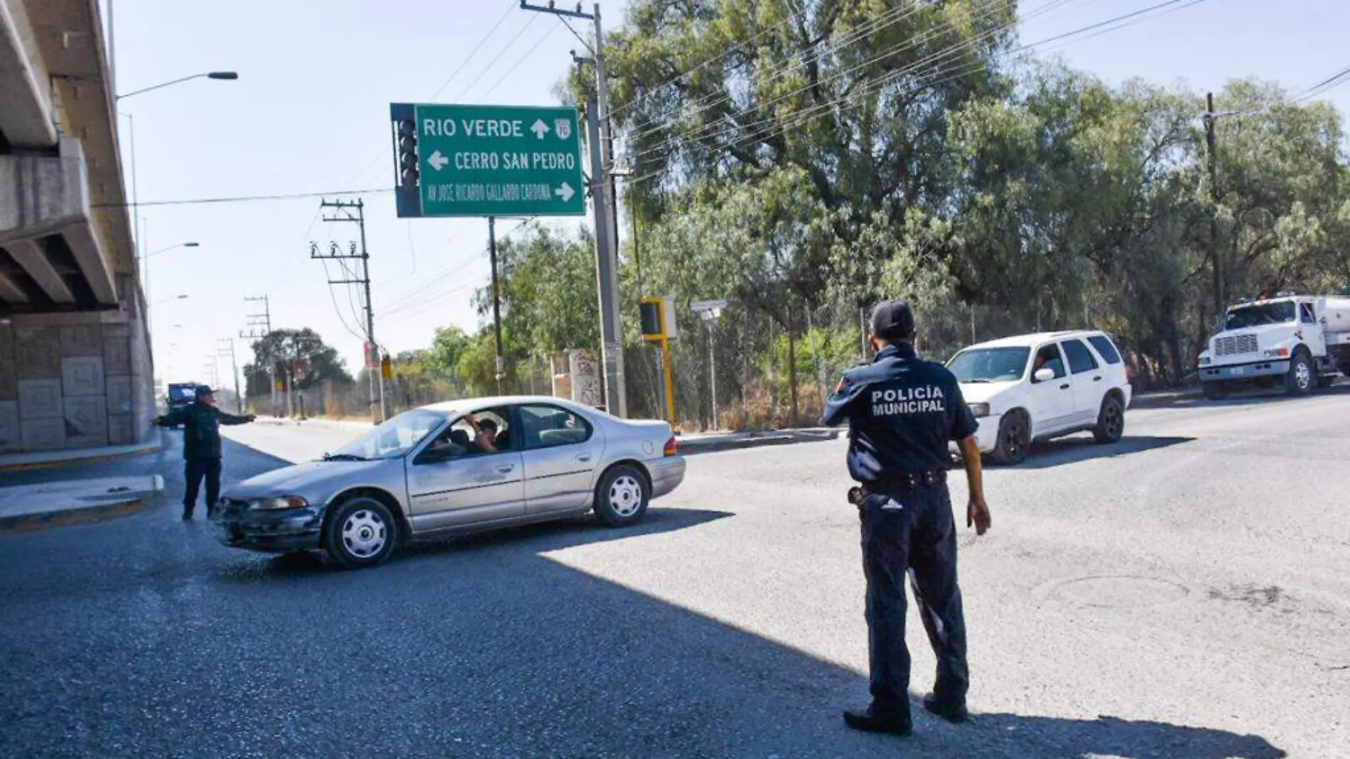 Urgen semáforos en Avenida San Pedro y Periférico